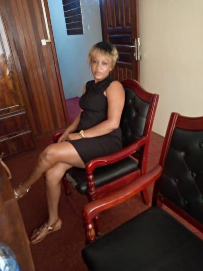 Linda 32 Jahre Yaoundé Kamerun