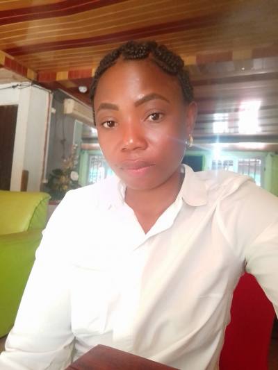 Mabelle 28 ans Yaoundé Cameroun