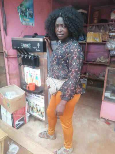 Angy 26 ans Akonolinga  Cameroun