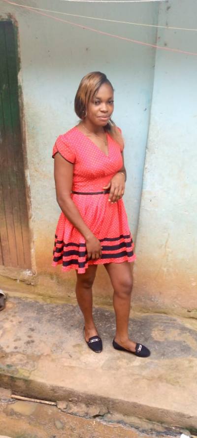 Dorine 27 ans Obala Cameroun