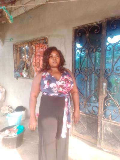Frida 34 ans Mbalmayo  Cameroun