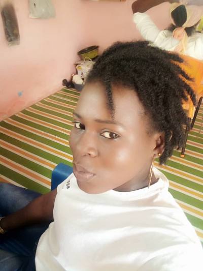 Clementine 23 ans Lomé  Togo