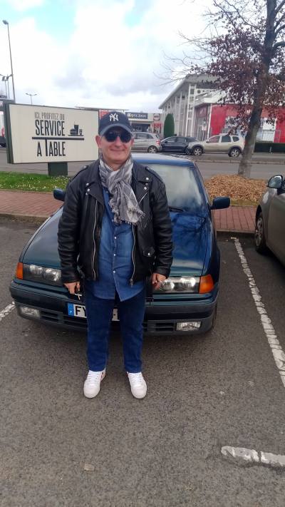 Philippe 64 years Beauvais France