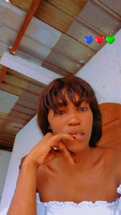 Larissa 32 years Libreville Gabon