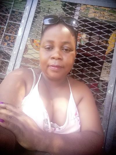 Annia 37 ans Nosy Be Hellville Madagascar