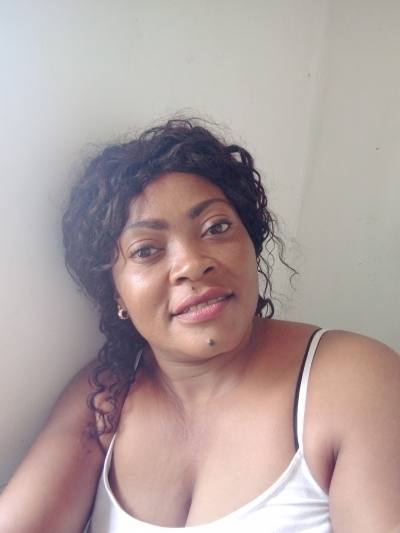 Aurelie Site de rencontre femme black Cameroun rencontres célibataires 28 ans