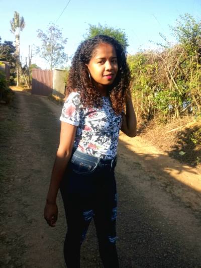 Elodie 27 ans Manakara Madagascar