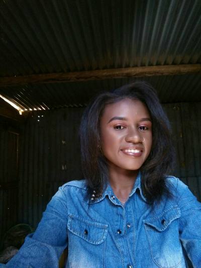 Oliviane 26 ans Antananarivo Madagascar