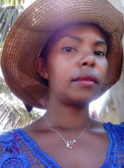 Olga 34 ans Sambava Madagascar