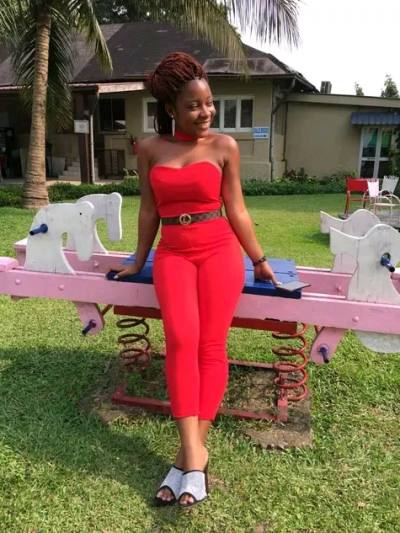 Celena 25 ans Douala Cameroun