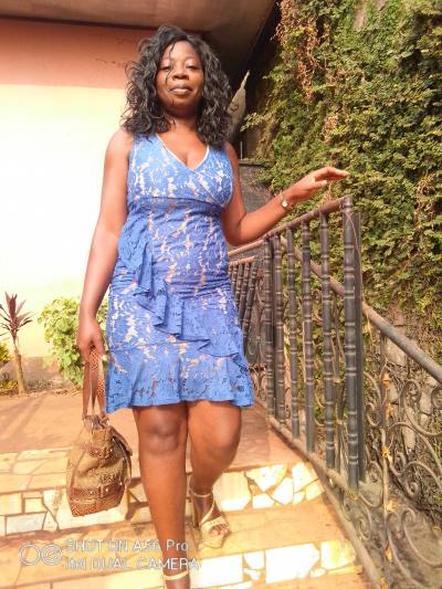 Rosalie 39 Jahre Yaounde  Kamerun