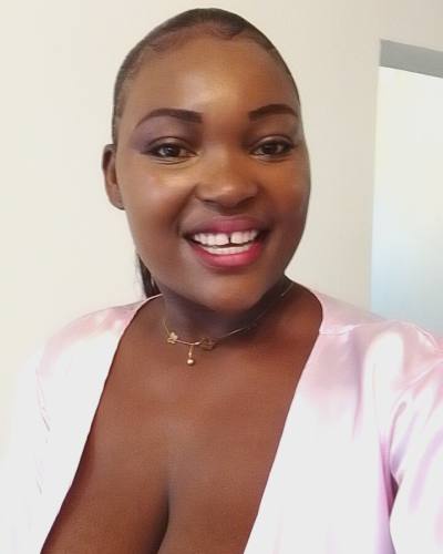 Pauline 24 ans Yaounde Cameroun