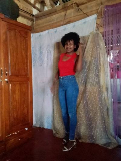 Stephanie 31 ans Sambava Madagascar