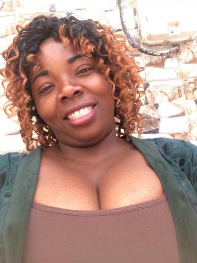 Nadège  38 ans Rabat Maroc