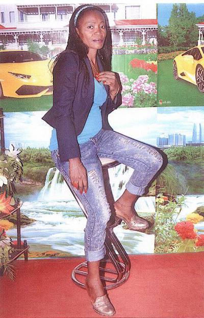 Dora 39 Jahre Yaounde Kamerun