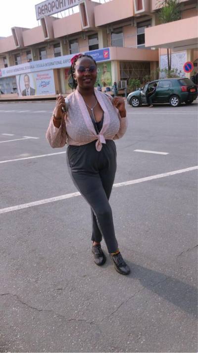Sandra 29 ans Douala Cameroun