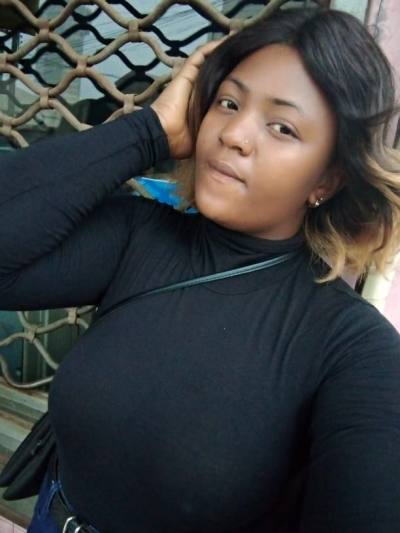 Dorcas 24 Jahre Mfoundi Kamerun