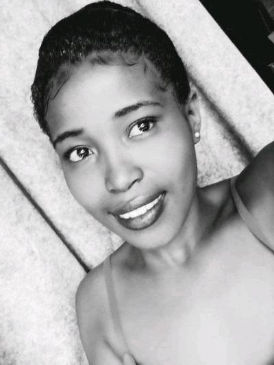 Véronique 28 Jahre Antsirananai Madagaskar