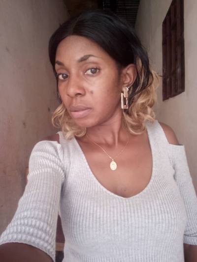 Suzanne 39 Jahre Yaoundé Kamerun