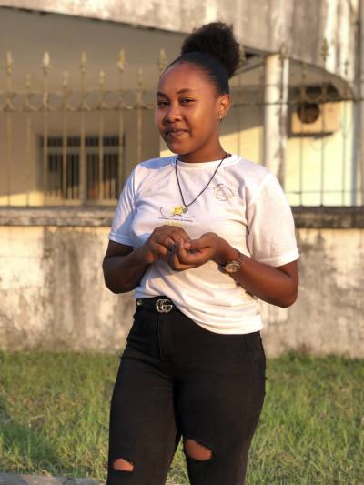 Ela 18 Jahre Toamasina Madagaskar