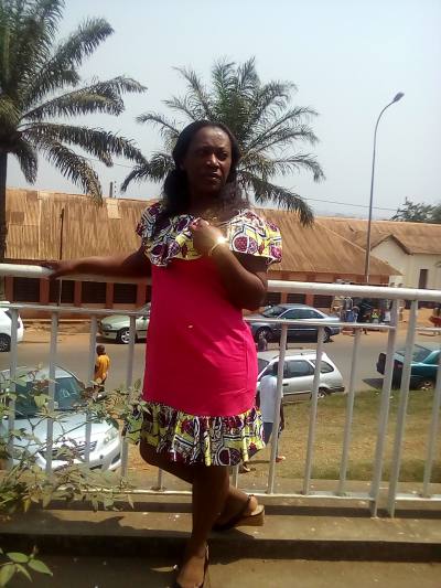 Belle 35 Jahre Yaounde Kamerun