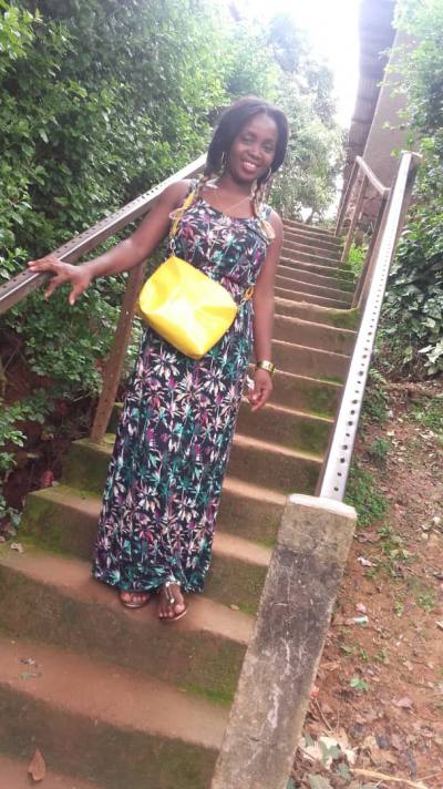 Flore 35 ans Yaoundé Cameroun