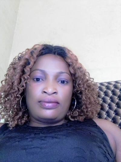 Sylvie 34 Jahre Centre Kamerun
