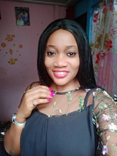 Caroline 29 ans Douala Cameroun