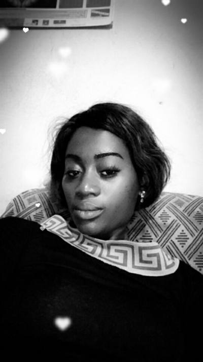 Marie 28 ans Yaoundé4 Cameroun