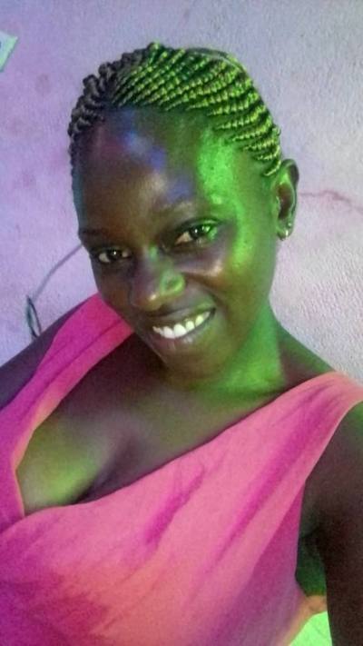 Rosine 32 years  Cameroun