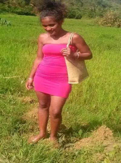 Michella 26 ans Sambava Madagascar