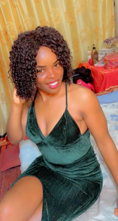 Carole 28 ans Soa  Cameroun