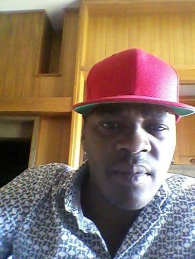 Alphonse 37 ans Ponte San Giovanni Italie