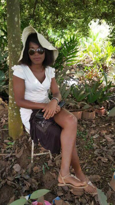 Aicha 28 Jahre Yaoundé Kamerun