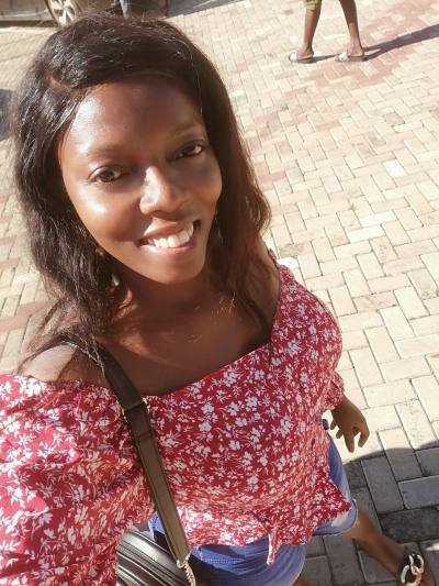 Sarah Site de rencontre femme black France rencontres célibataires 26 ans