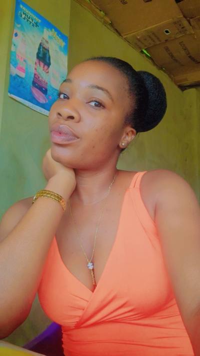Christelle 27 ans Cotonou  Bénin