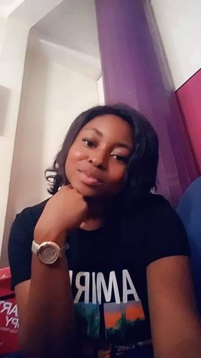 Manuela 32 Jahre Yaoundé Kamerun