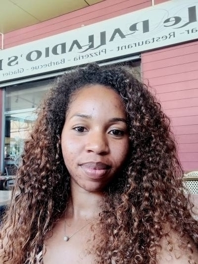 Sandrine 29 Jahre Tananarive Madagaskar