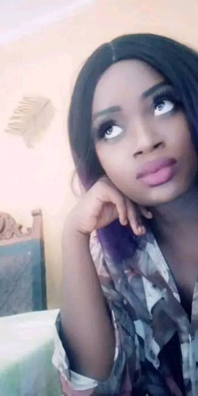 Celena 25 ans Douala Cameroun