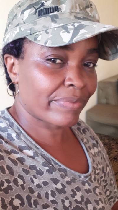 Rosea 52 ans Yaoundé Cameroun