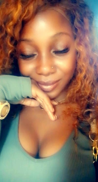 Nadine 27 ans Yaoundé  Cameroun