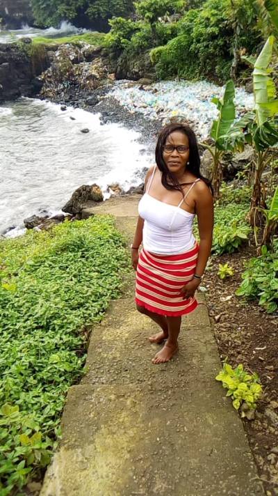 Therese  48 Jahre Douala  Kamerun