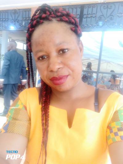 Josiane 37 ans Ayos Cameroun