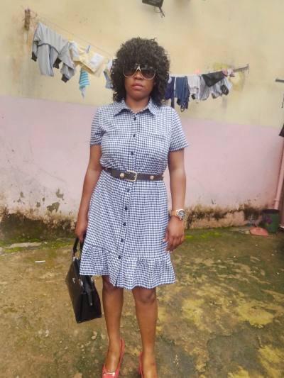 Marie 30 Jahre Yaoundé Kamerun