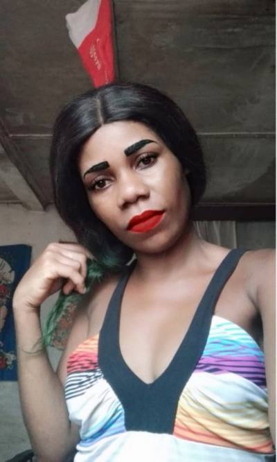 Flore 33 ans Douala Cameroun