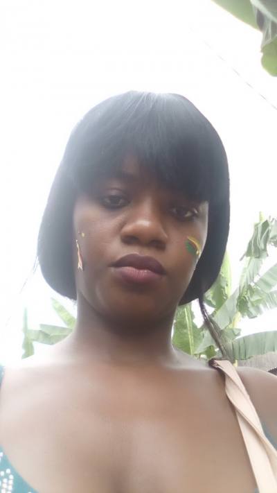Bella 33 ans Littoral Cameroun
