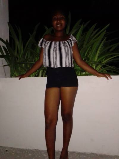 Marena 23 ans Antalaha  Madagascar