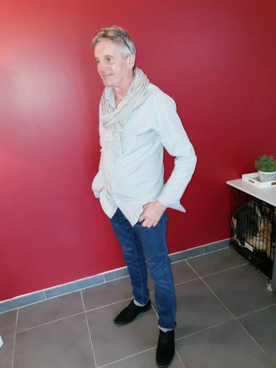 Philippe 65 years Violaines France