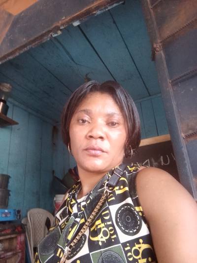 Nadine 37 ans Yaoundé Cameroun