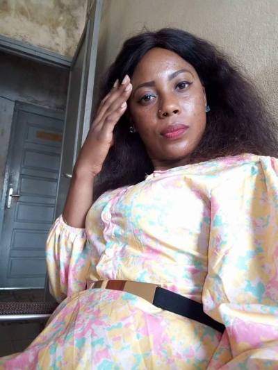 Linda 30 ans Yaoundé  Cameroun